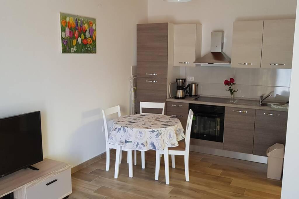 Apartment Vesna For 2, Free Parking And Wi-Fi Pula Exterior photo